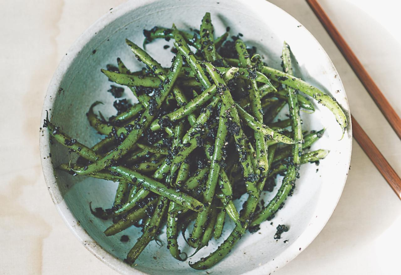 Simple Sides: Green Beans With Black Sesame Dressing - Food Republic